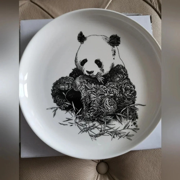 Maxwell Williams Porcelaine Designer Dinnerware Plate 20 cm Giant  Panda - Picture 1 of 3